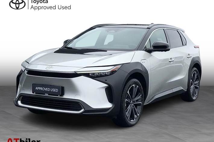 Sort Toyota BZ4X fra 2025 set udefra