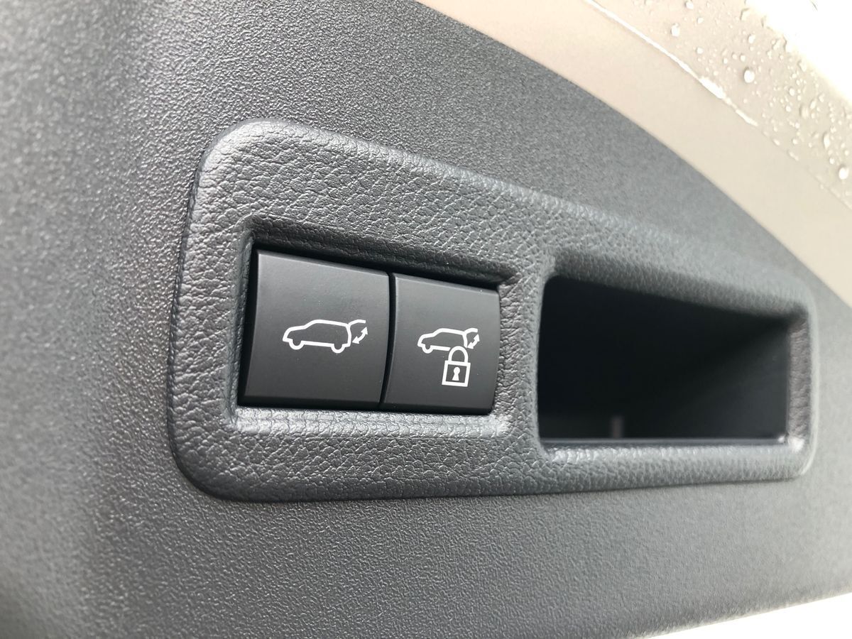 Sort Toyota BZ4X fra 2025