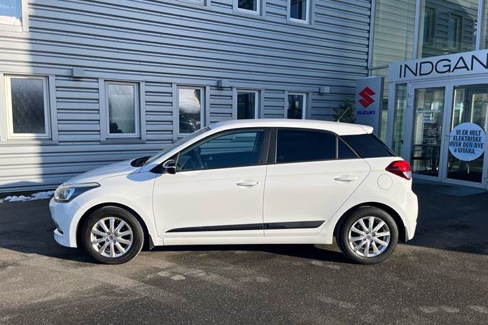 Hvid Hyundai i20 fra 2015