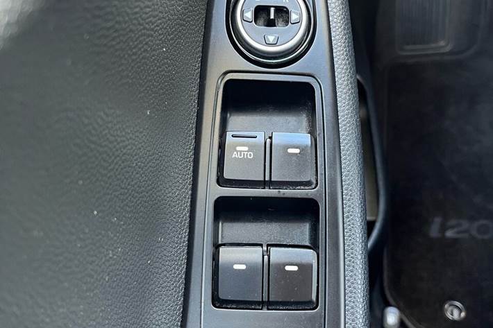 Hvid Hyundai i20 fra 2015