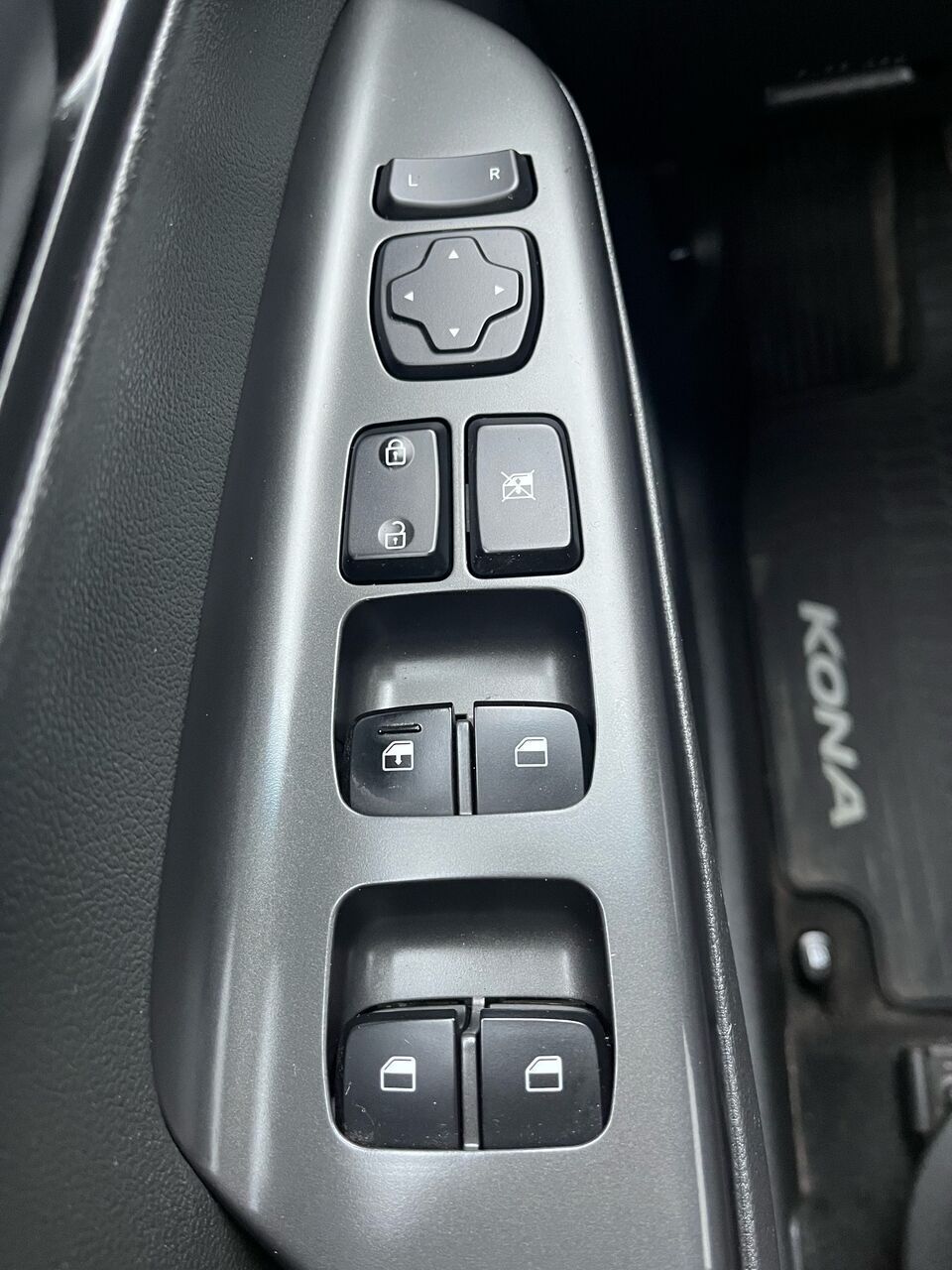 Grå Hyundai Kona fra 2019