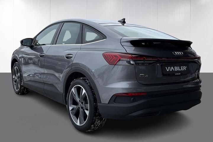 Grå Audi Q4 fra 2021