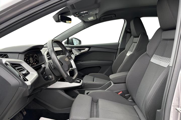 Grå Audi Q4 fra 2021