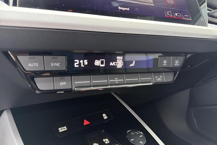Grå Audi Q4 fra 2021