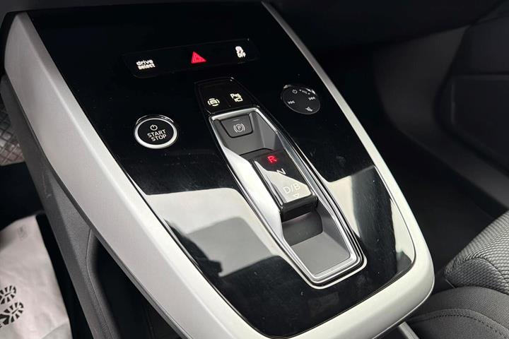 Grå Audi Q4 fra 2021