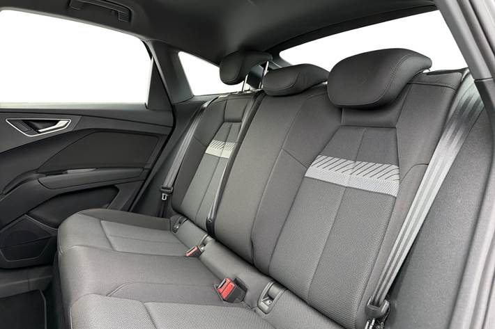 Grå Audi Q4 fra 2021