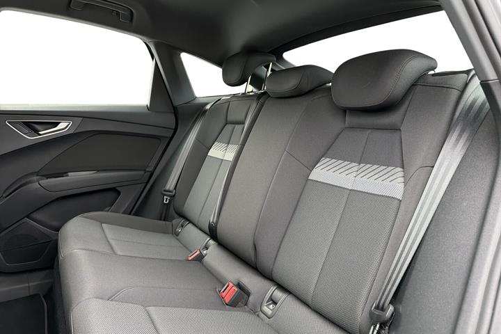Grå Audi Q4 fra 2021