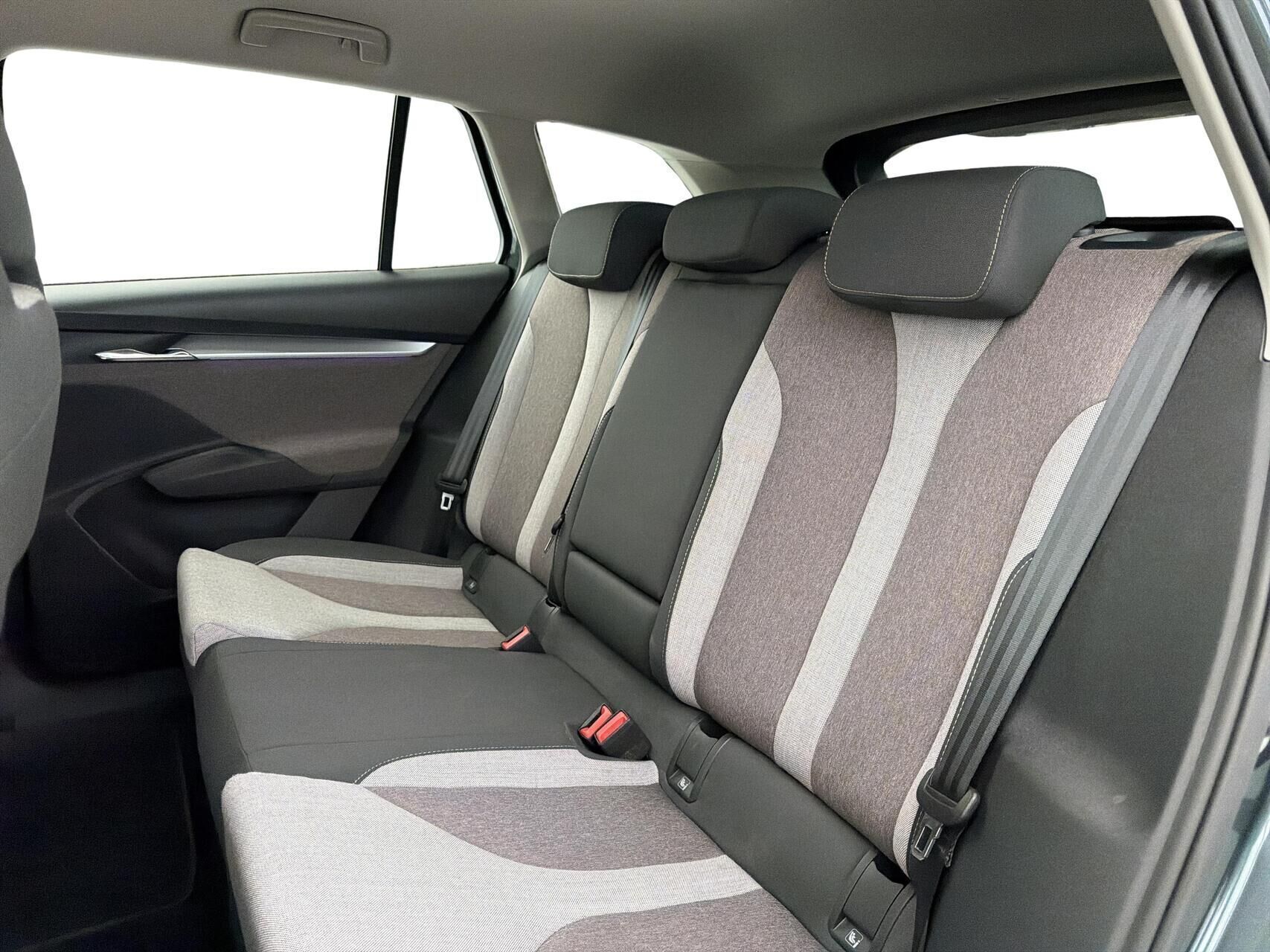 Grå Skoda Enyaq fra 2021