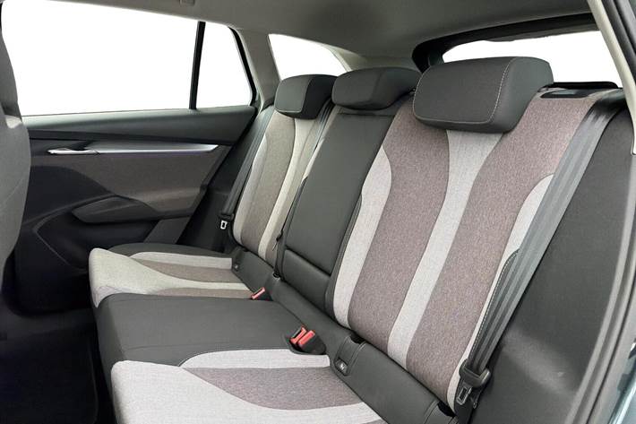 Grå Skoda Enyaq fra 2021