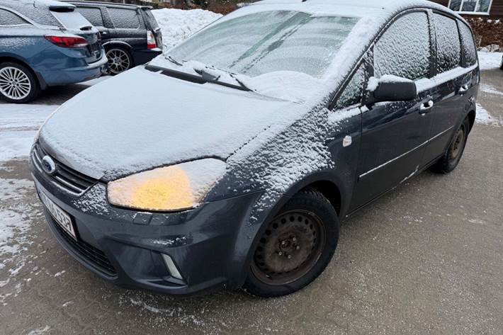 Grå Ford C-MAX fra 2010 set udefra