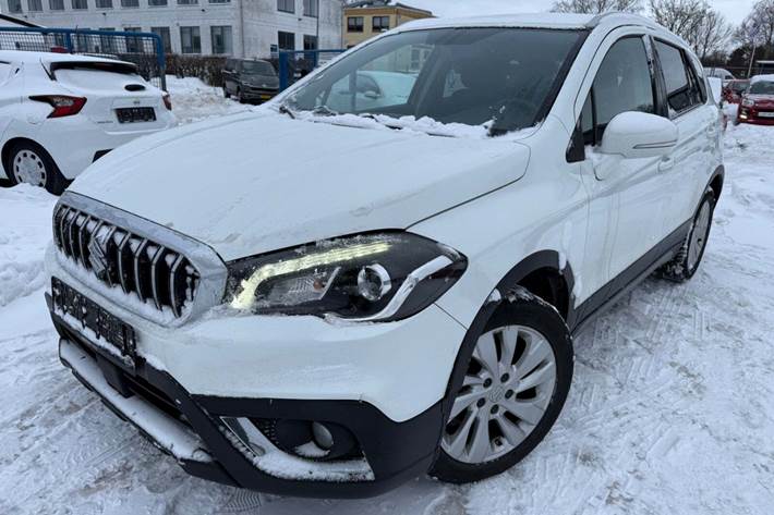 Hvid Suzuki S-Cross fra 2018 set udefra