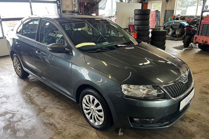 Grå Skoda Rapid fra 2019