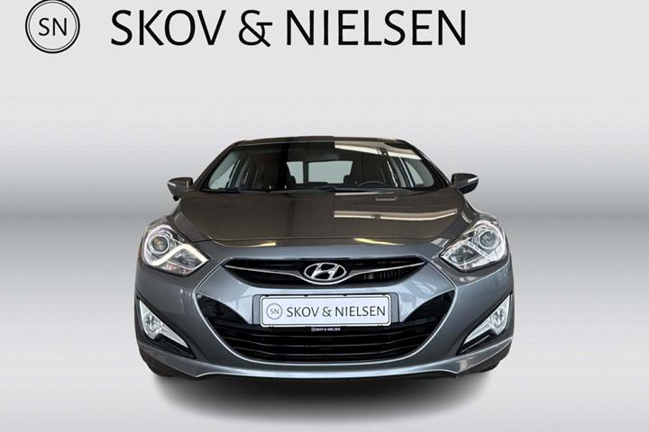 Grå Hyundai i40 fra 2013 set udefra