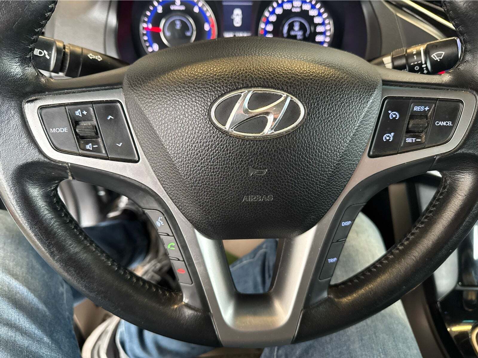 Grå Hyundai i40 fra 2013