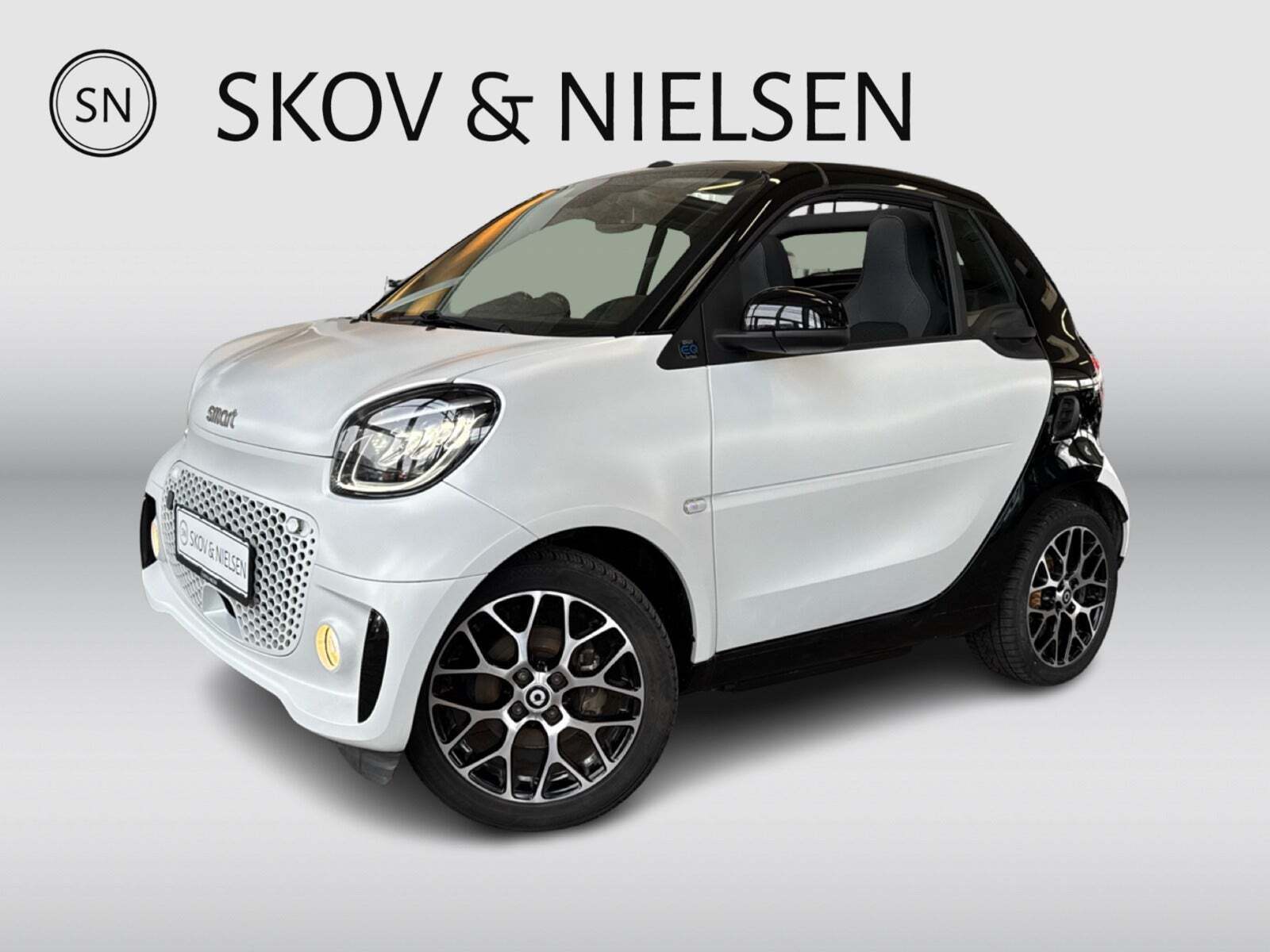 Hvid Smart Fortwo fra 2020 set udefra