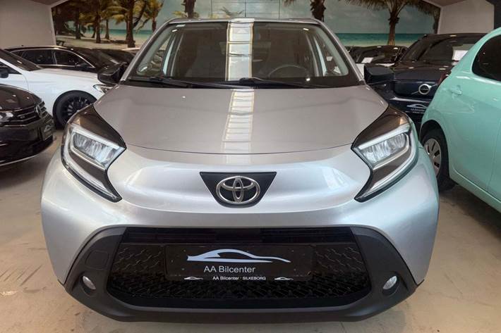 Sølv Toyota Aygo X fra 2023