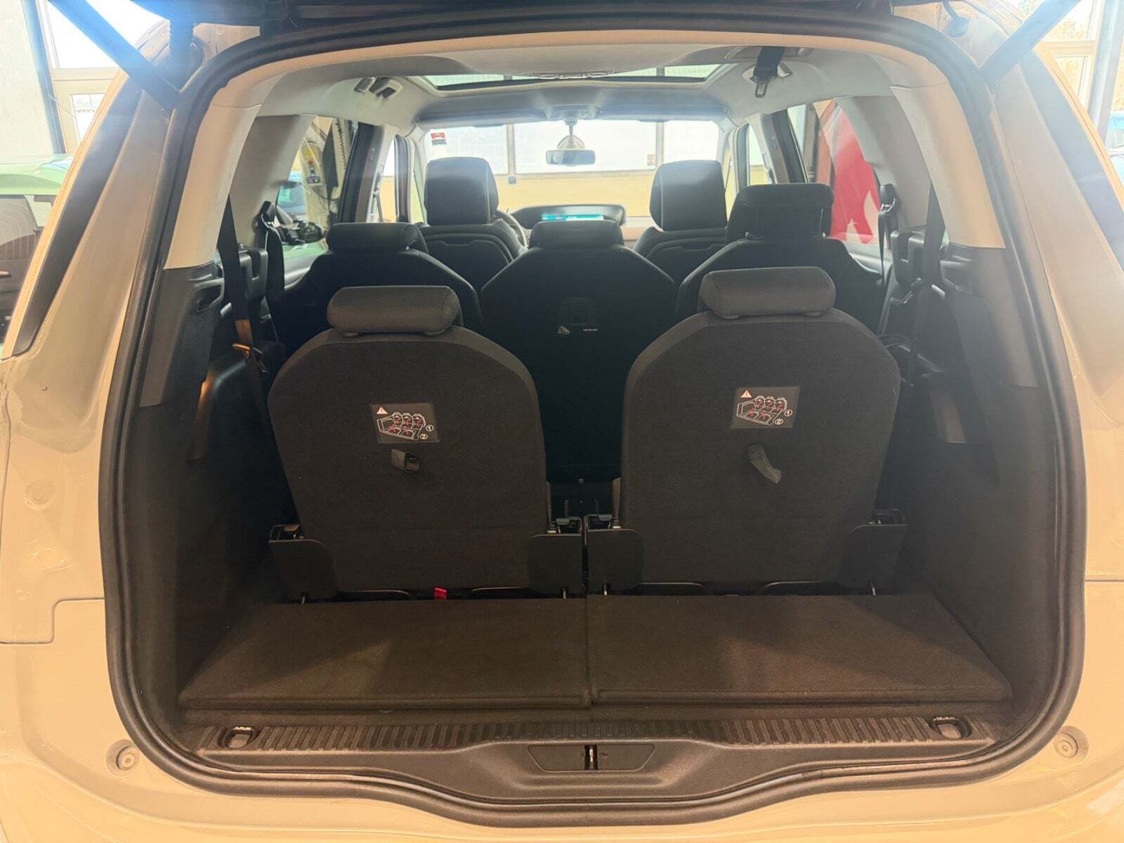 Beige Citroën Grand C4 SpaceTourer fra 2020