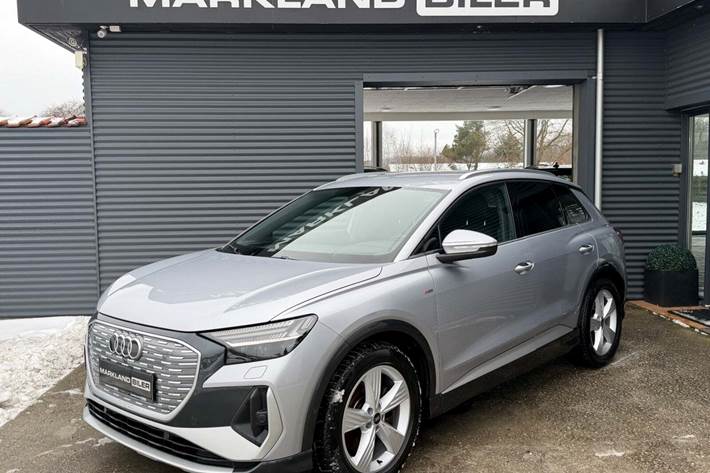 Sølv Audi Q4 e-tron fra 2022 set udefra