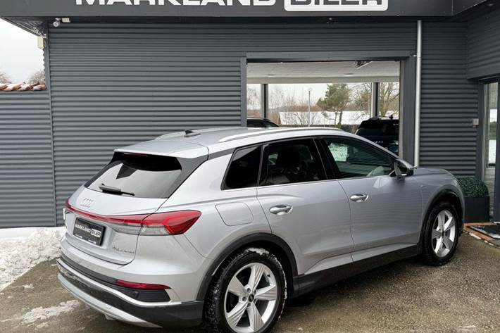 Sølv Audi Q4 e-tron fra 2022