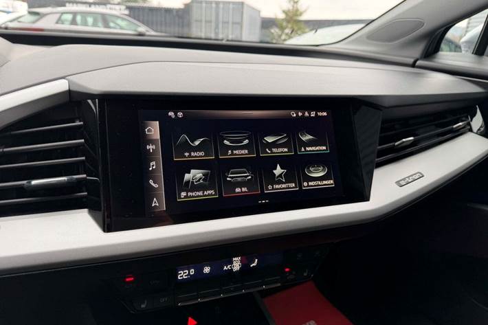 Sølv Audi Q4 e-tron fra 2022