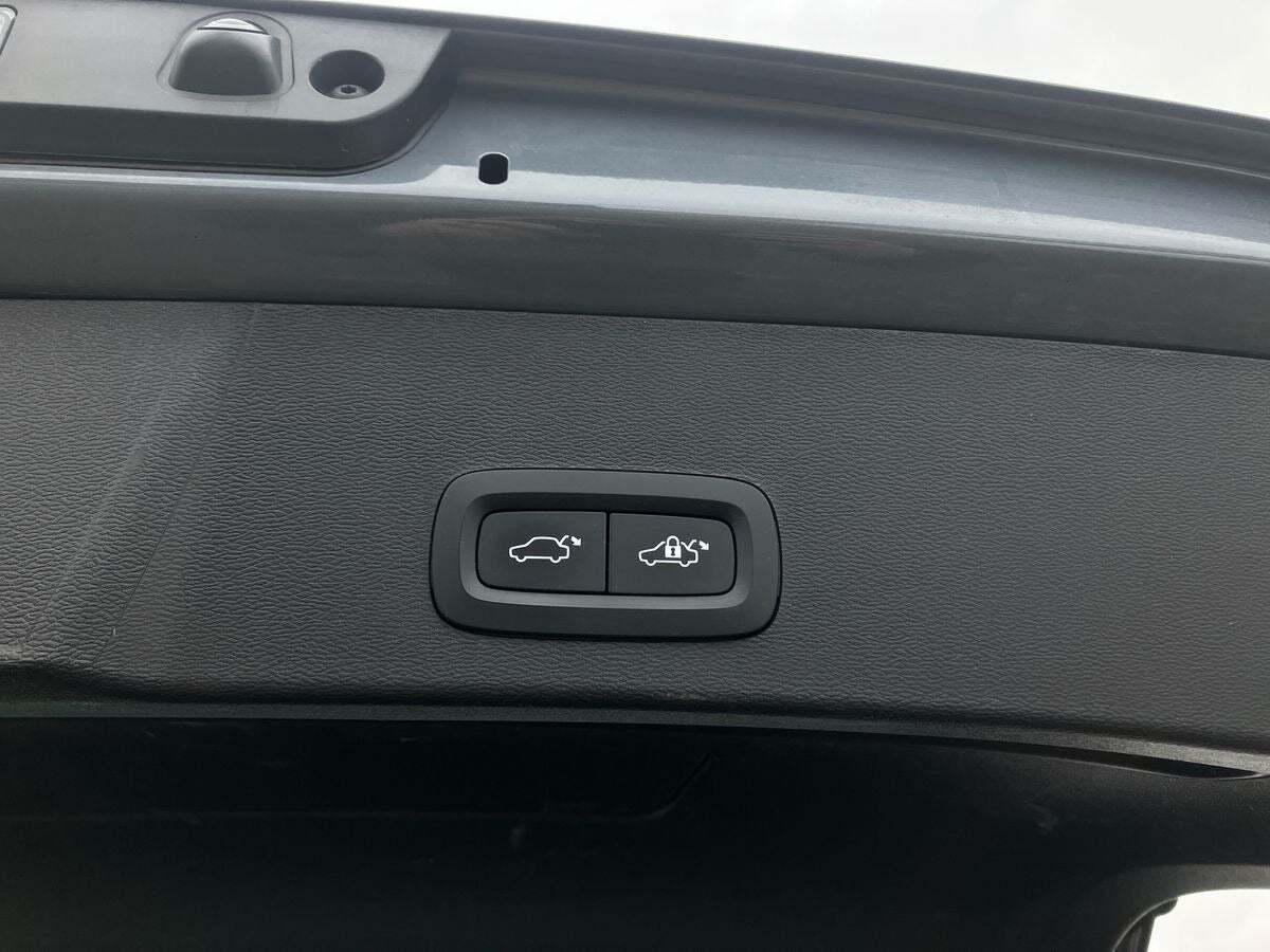 Grå Volvo XC40 fra 2022