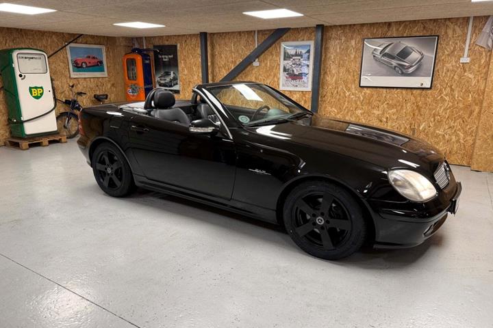 Sort Mercedes SLK230 fra 2004