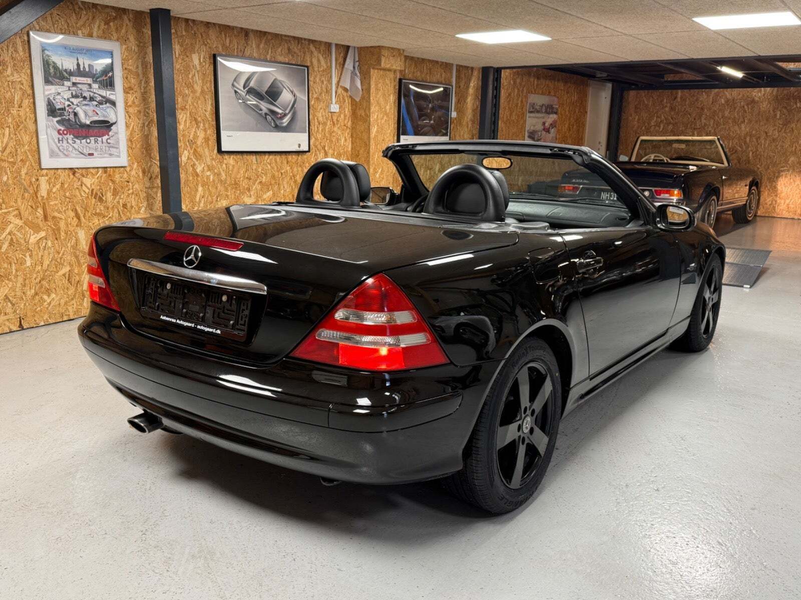 Sort Mercedes SLK230 fra 2004