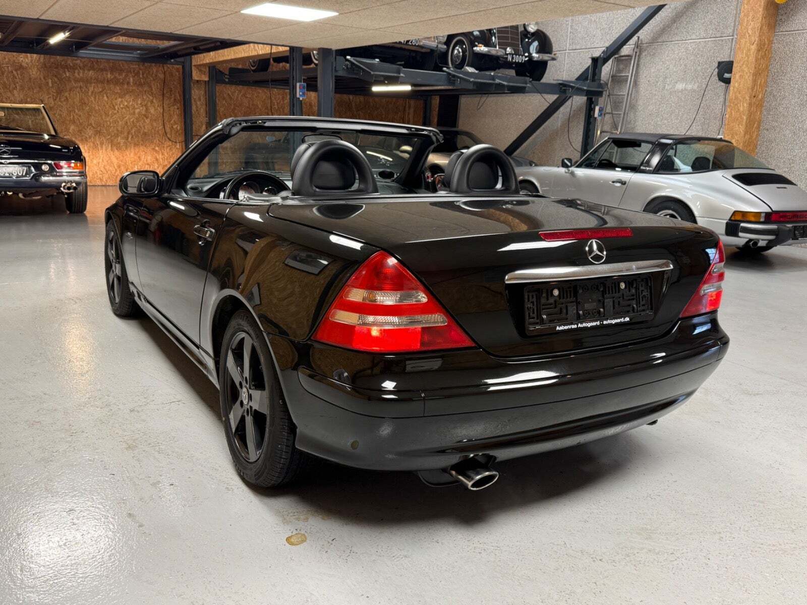 Sort Mercedes SLK230 fra 2004