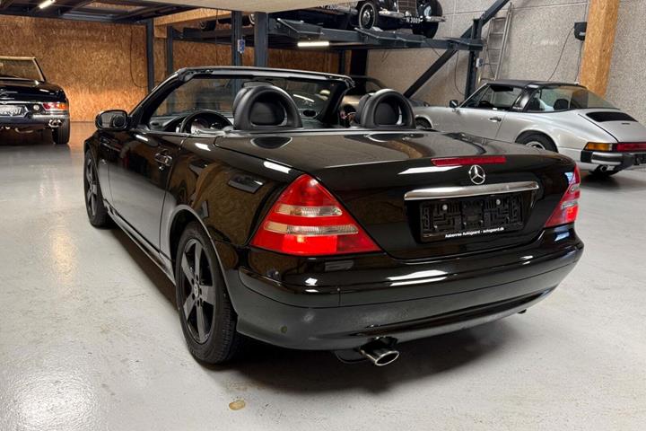 Sort Mercedes SLK230 fra 2004