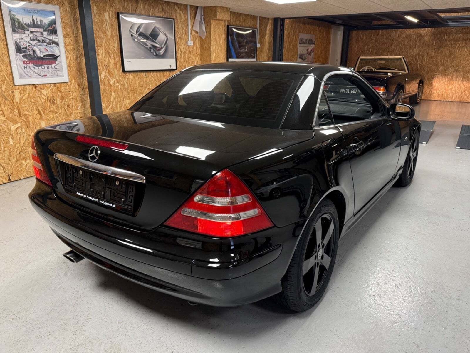 Sort Mercedes SLK230 fra 2004
