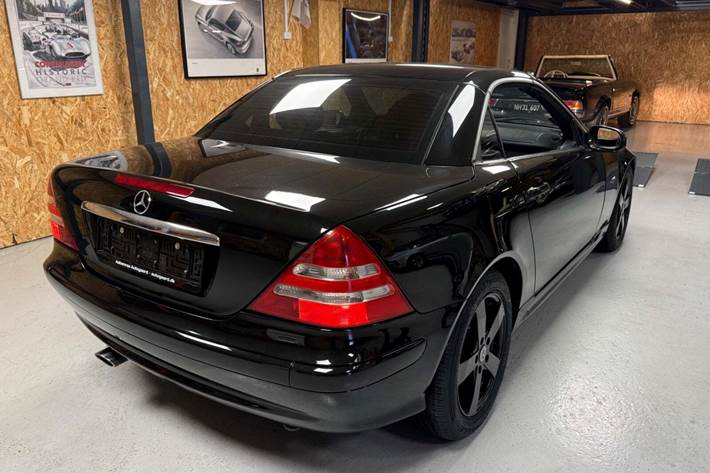 Sort Mercedes SLK230 fra 2004
