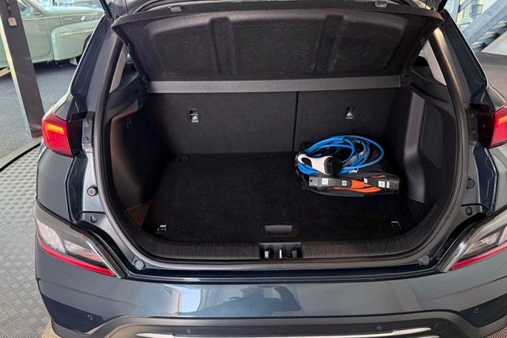 Blå Hyundai Kona fra 2022