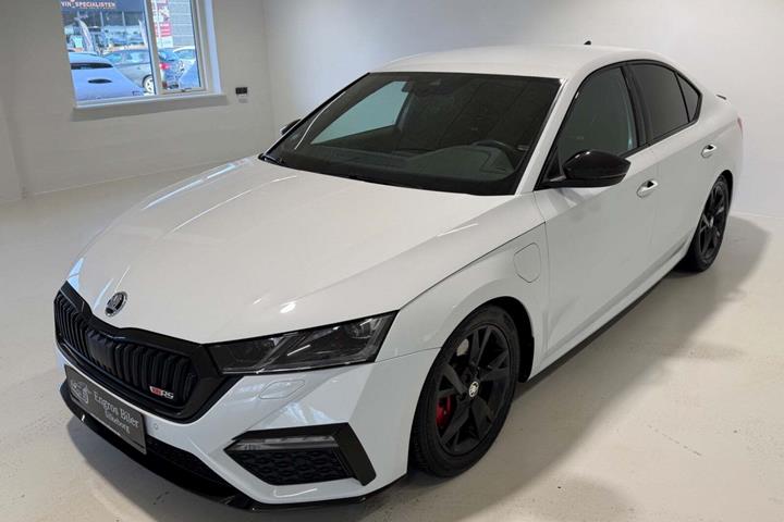 Hvid Skoda Octavia fra 2021