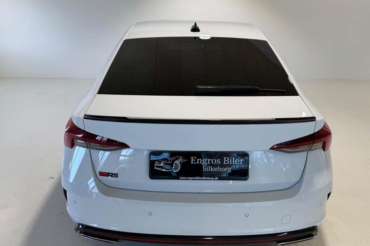 Hvid Skoda Octavia fra 2021