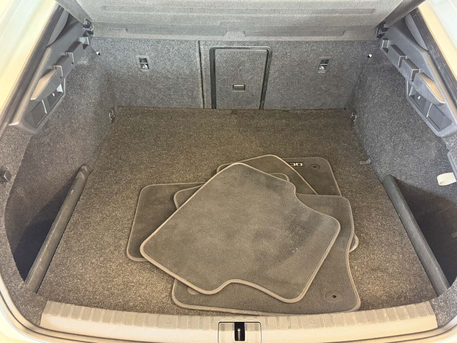 Hvid Skoda Octavia fra 2021