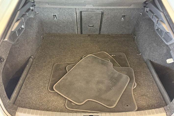 Hvid Skoda Octavia fra 2021