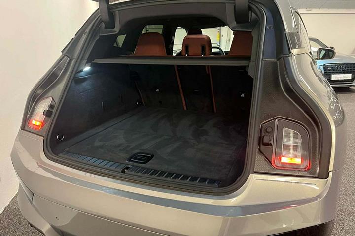 Orange BMW iX fra 2023