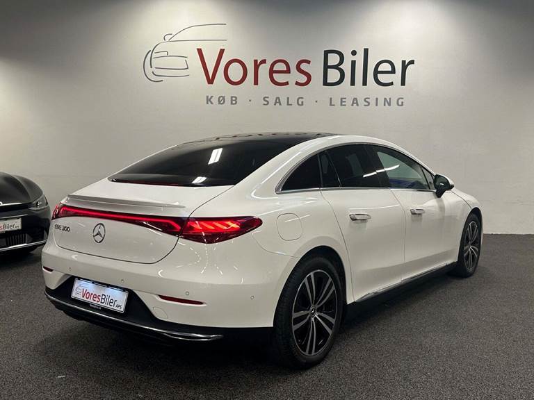 Mercedes EQE300 Electric Art