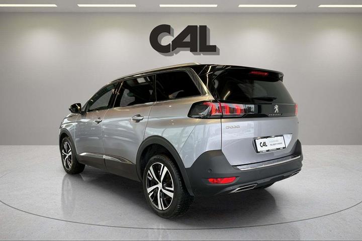 Sølv Peugeot 5008 fra 2023