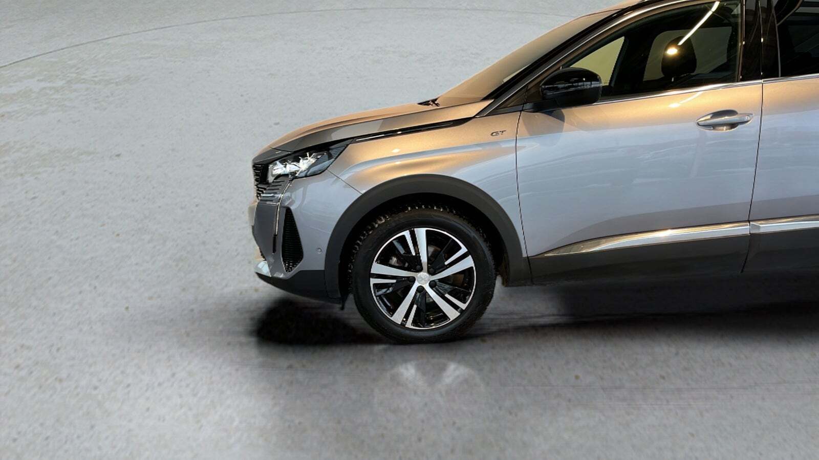 Sølv Peugeot 5008 fra 2023