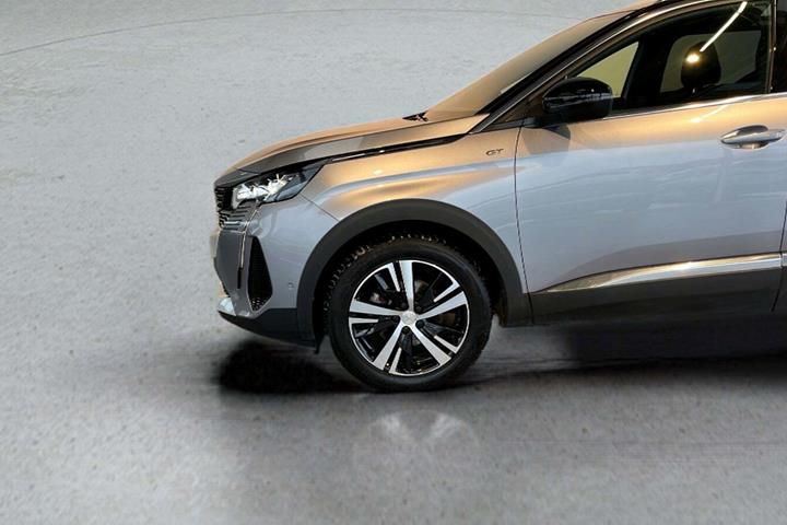 Sølv Peugeot 5008 fra 2023