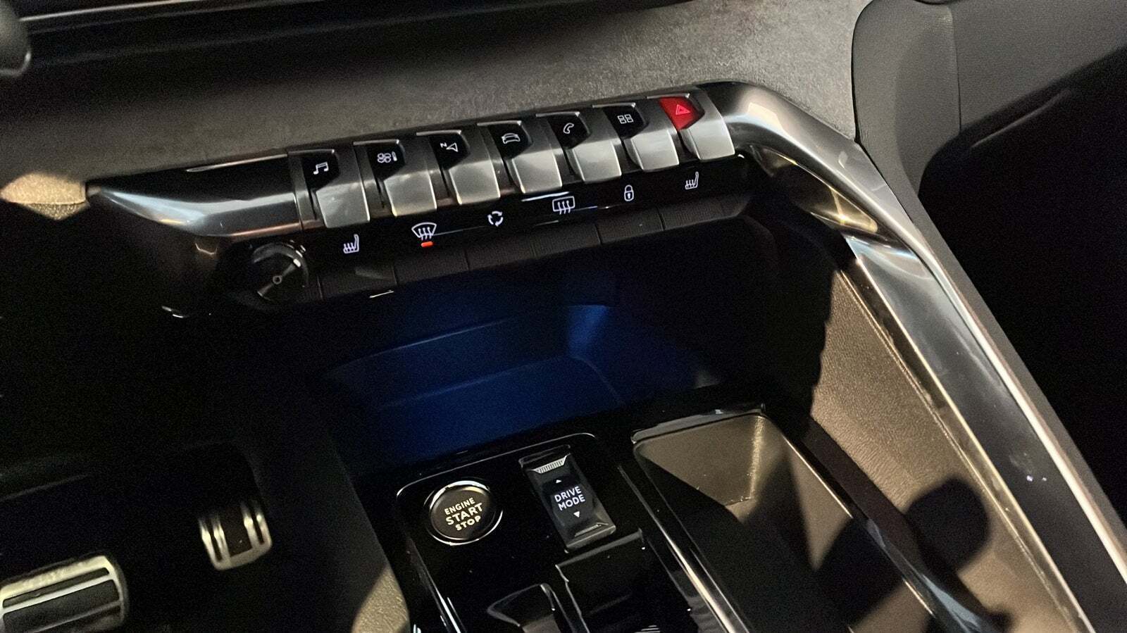 Sølv Peugeot 5008 fra 2023