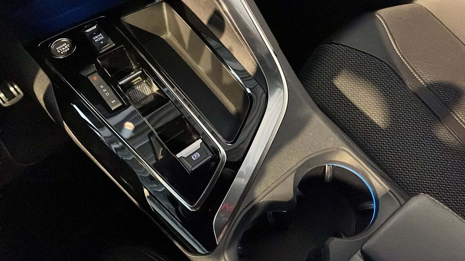 Sølv Peugeot 5008 fra 2023