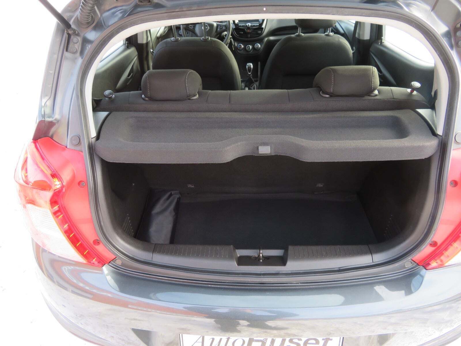 Grå Opel Karl fra 2018