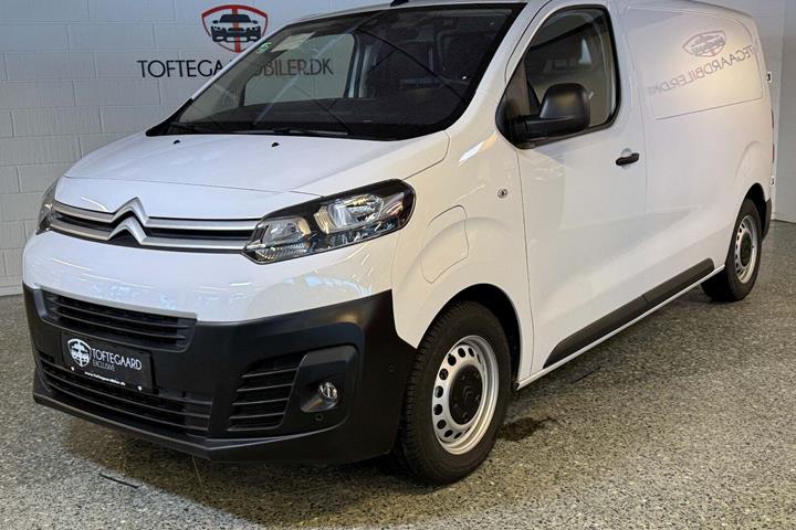 Hvid Citroën e-Jumpy fra 2024 set udefra