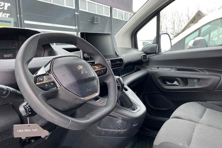 Hvid Peugeot Partner fra 2021