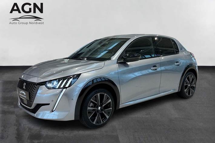 Sølv Peugeot e-208 fra 2023 set udefra