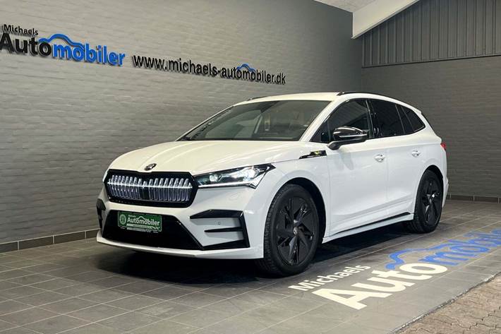 Hvid Skoda Enyaq fra 2025 set udefra