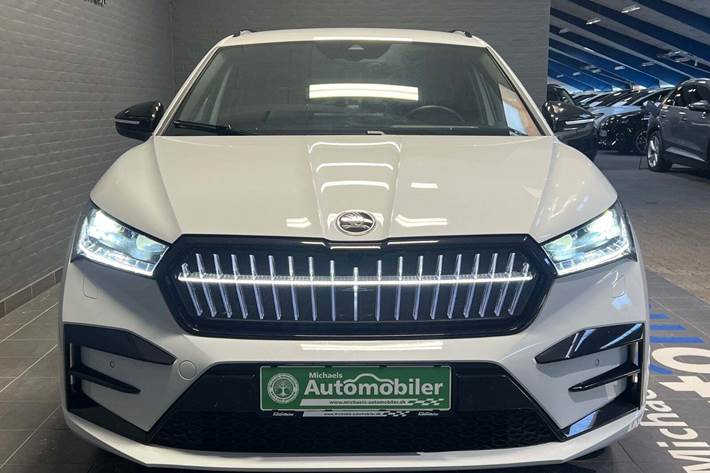 Hvid Skoda Enyaq fra 2025