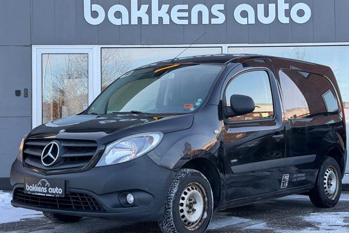 Sort Mercedes Citan 109 fra 2017